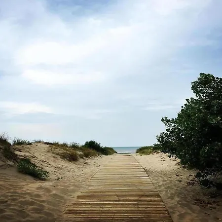 In With Sea Views, Cleaning Included 아파트 니우포르트